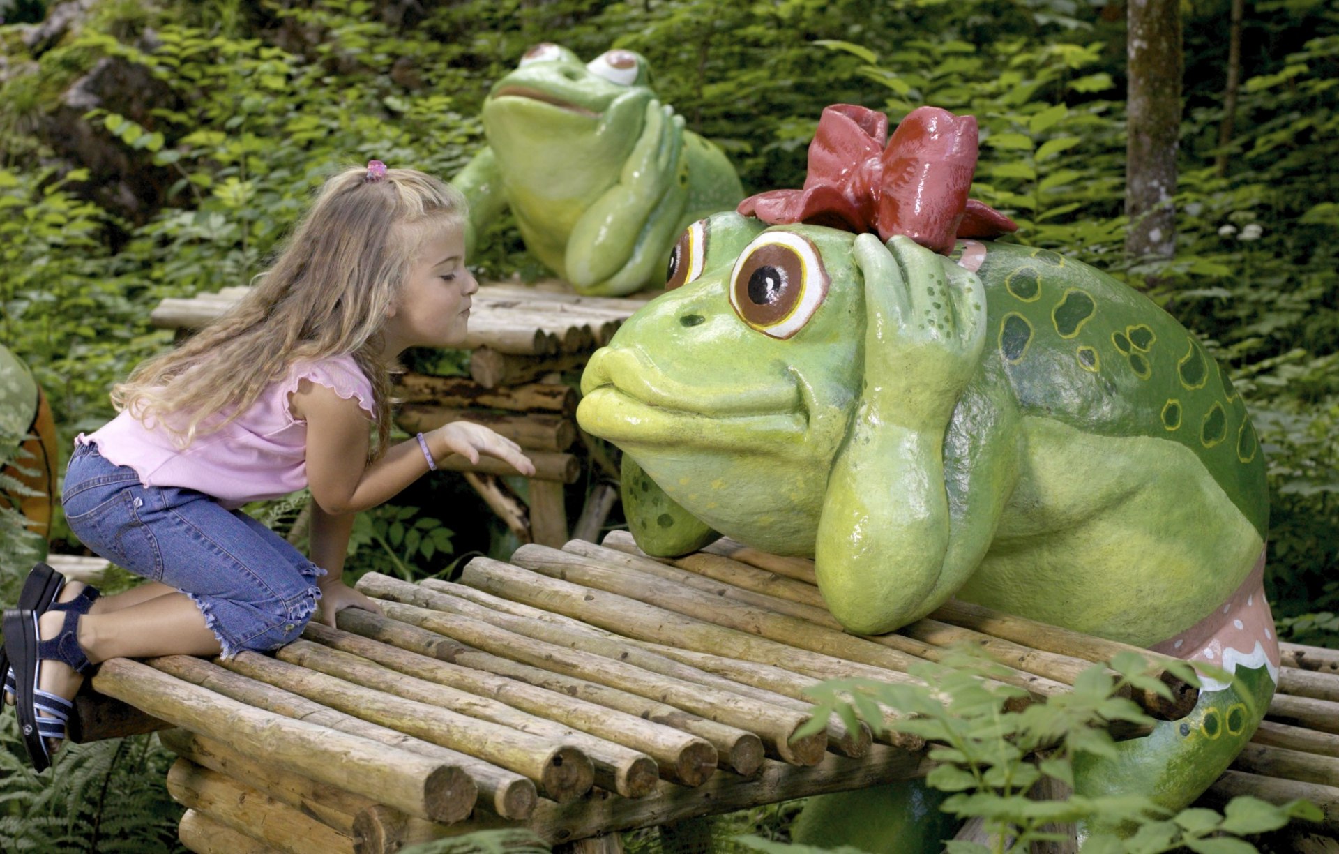 Wer küsst den Frosch in der Märchenwelt Ruhpolding., © Freizeitpark Ruhpolding