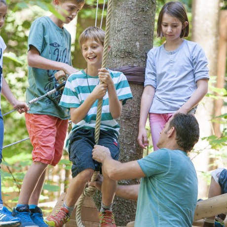 Der Kletterwald im Freizeitpark Ruhpolding ist ein Nieder-Seilgarten., © Freizeitpark Ruhpolding