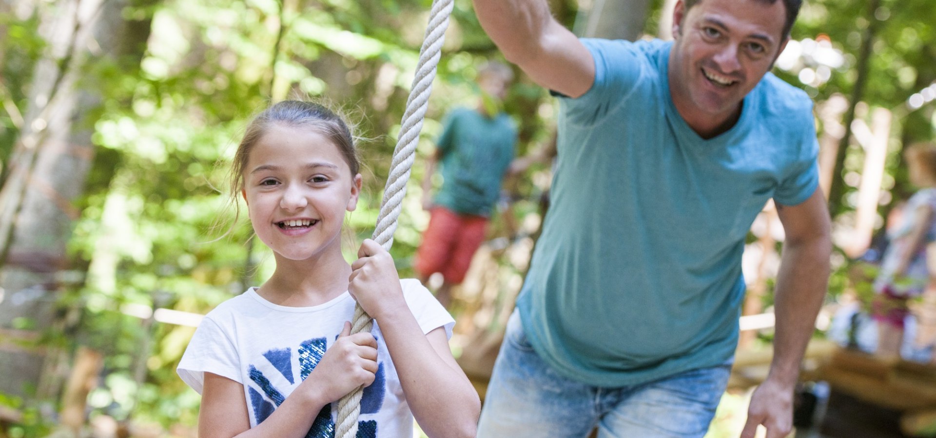 Im Nieder-Seilgarten im Erlebnispark Ruhpolding können Kinder mit dem Flying Fox fliegen., © Freizeitpark Ruhpolding