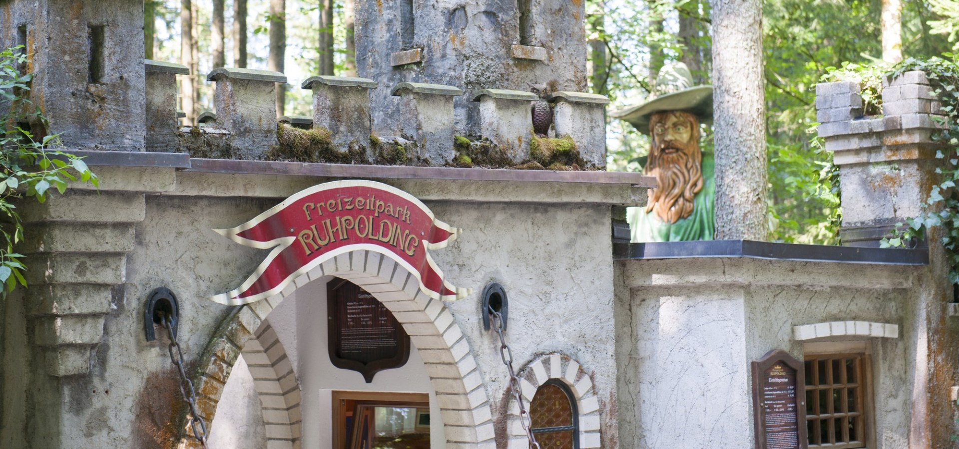 Vor Ostern öffnet sich das Burgtor im Vergnügungspark Ruhpolding., © Freizeitpark Ruhpolding