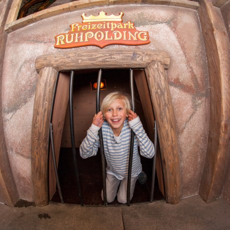 Das Kristallbergwerk im Kinderpark Ruhpolding ist ein beliebtes Ausflugsziel in Bayern., © Freizeitpark Ruhpolding