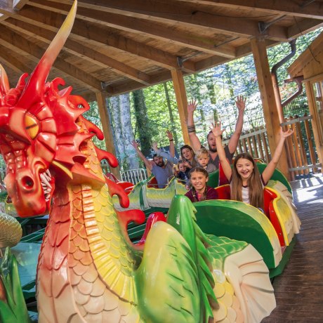 Der Drachenritt im Märchenpark Ruhpolding ist auch für kleine Kinder ein Riesenspaß., © Freizeitpark Ruhpolding