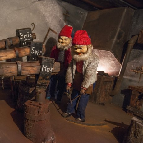 In der Zwergenschmiede im Märchenpark Ruhpolding wird gehämmert und geschmiedet., © Freizeitpark Ruhpolding