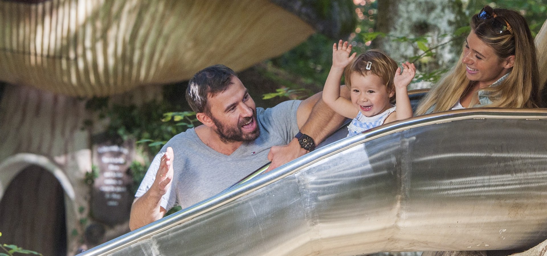 Schon kleine Kinder haben Spaß an den fantasievollen Rutschen im Märchenpark Ruhpolding., © Freizeitpark Ruhpolding