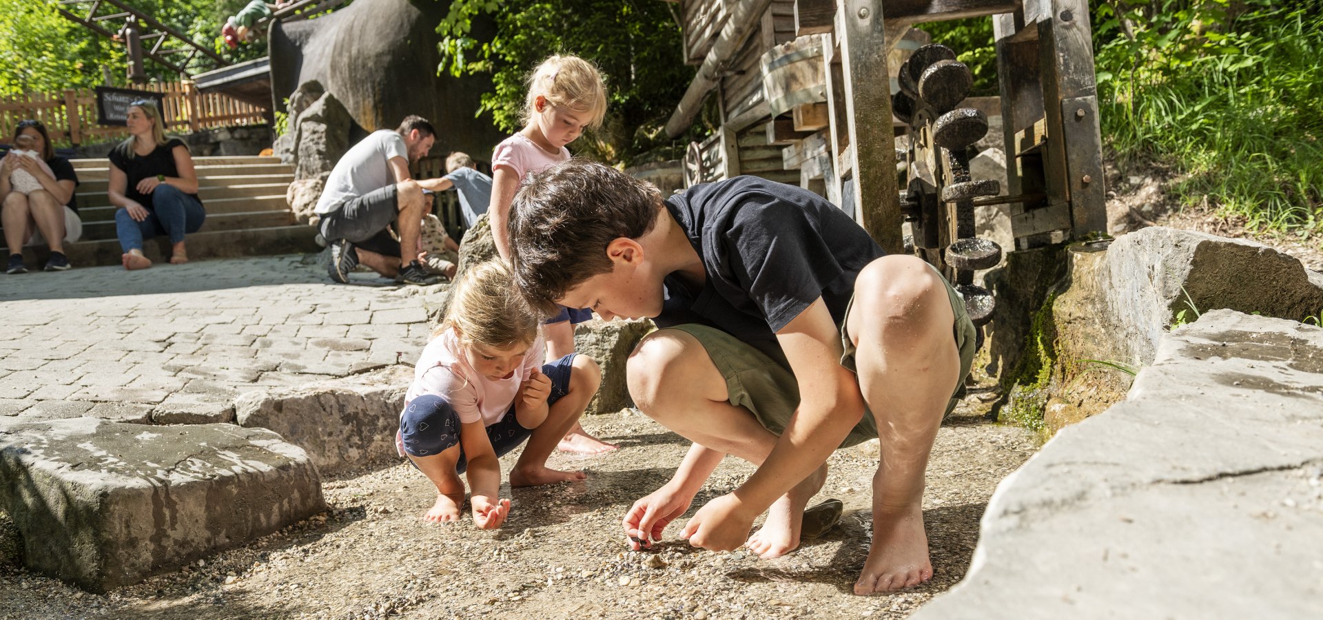 Verzauberte Fr&ouml;sche und zauberhafte Brunnen finden Kinder im M&auml;rchenpark Ruhpolding., &copy; Freizeitpark Ruhpolding
