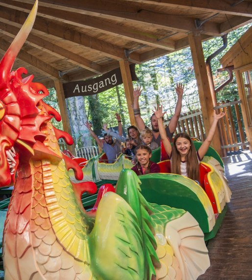 Schneller Ritt auf dem Drachen im Kinderpark in Ruhpolding, zwischen München und Salzburg, © Freizeitpark Ruhpolding