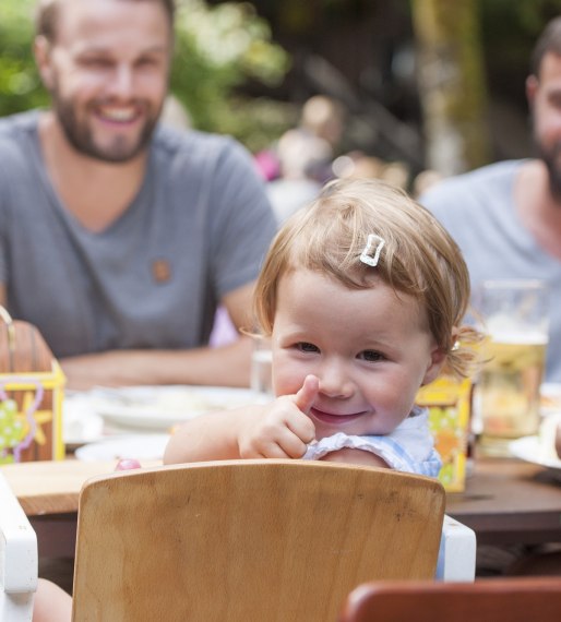 Herrlicher Biergarten mitten im Bergwald im Kinderpark Ruhpolding., © Freizeitpark Ruhpolding