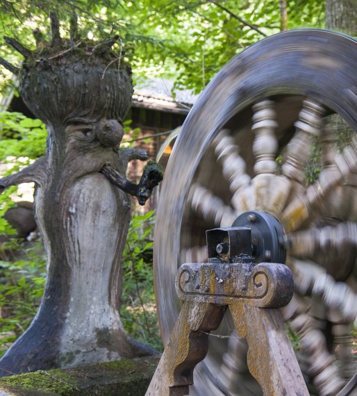 Verzauberte Frösche und zauberhafte Brunnen finden Kinder im Märchenpark Ruhpolding., © Freizeitpark Ruhpolding