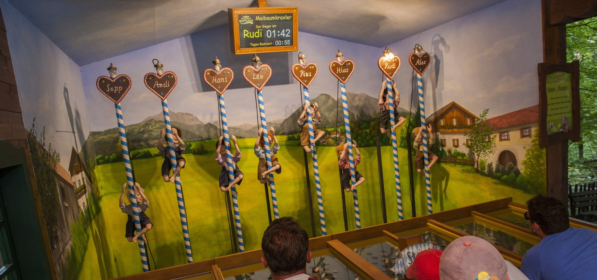 Der Maibaum-Kraxler ist eines der beliebtesten Spiele im Freizeitpark Ruhpolding., © Freizeitpark Ruhpolding