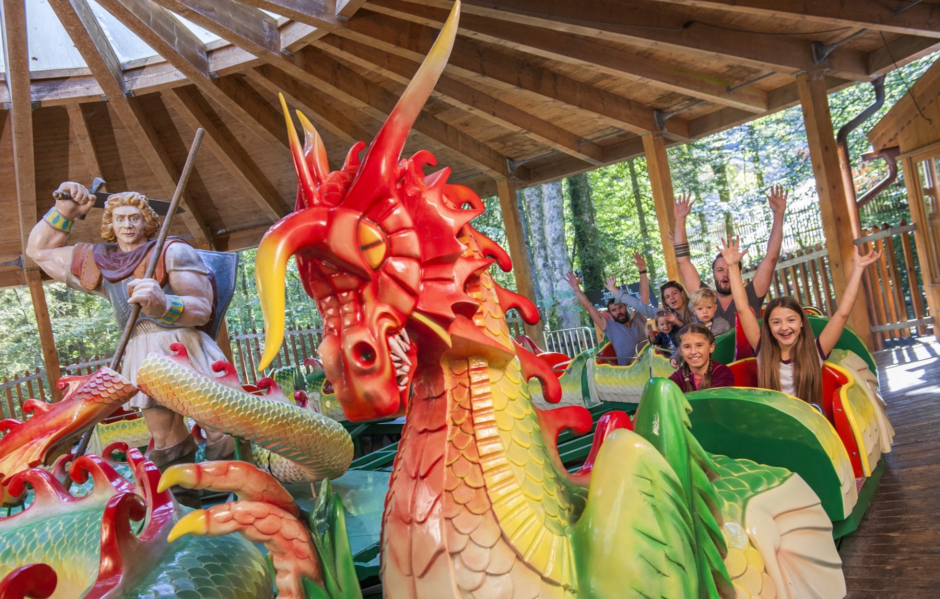 Der Drachenritt im Märchenpark Ruhpolding ist auch für kleine Kinder ein Riesenspaß., © Freizeitpark Ruhpolding Der Drachenritt im Märchenpark Ruhpolding ist auch für kleine Kinder ein Riesenspaß., © Freizeitpark Ruhpolding
