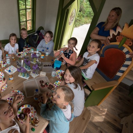 Kindergeburtstag im Baumhaus Goggolori im Freizeitpark Ruhpolding., © Freizeitpark Ruhpolding