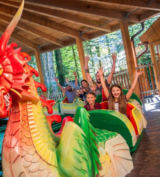 Beim Ausflug mit Kindern auf dem Drachen reiten im Freizeitpark Ruhpolding., © Freizeitpark Ruhpolding