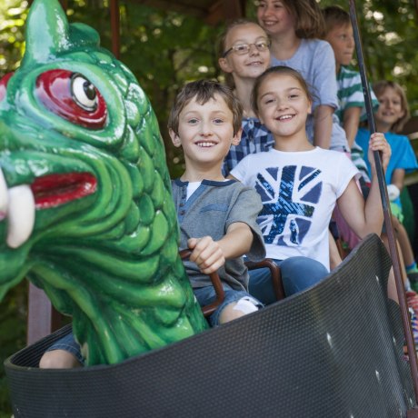 Auf der Drachenschaukel kann man vielen Freunden gemeinsam schaukeln., © Freizeitpark Ruhpolding